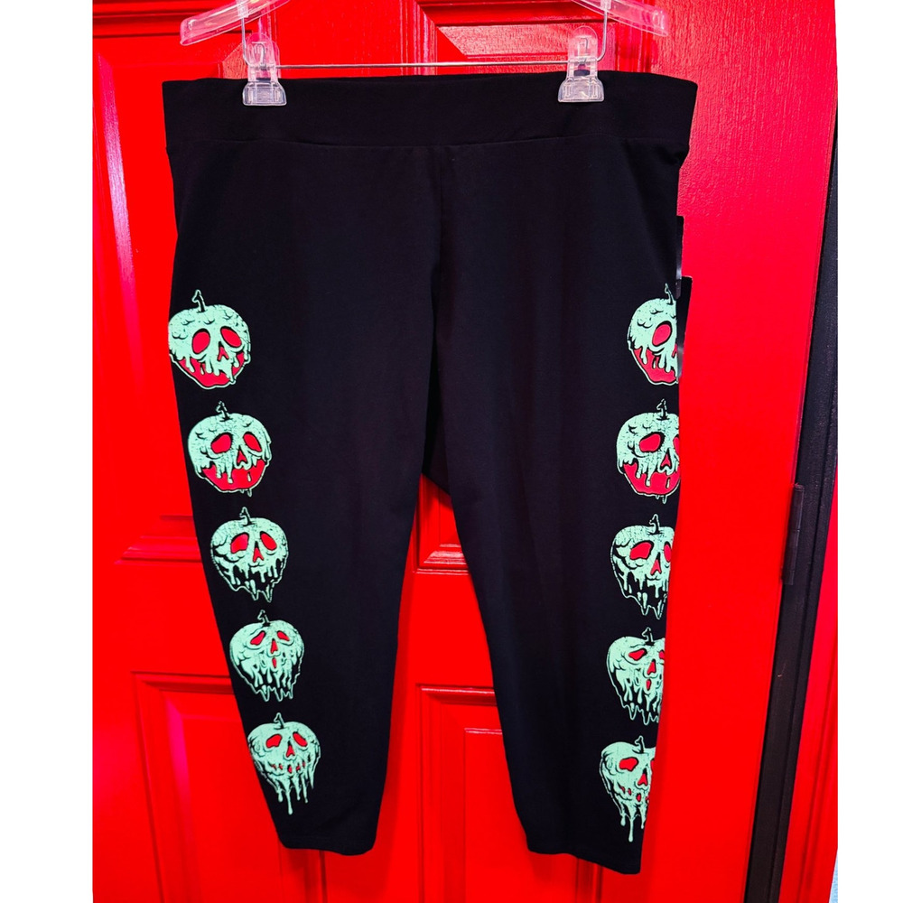 Torrid 2 (2X 18/20) Disney Villains Poison Apple Snow White Crop Leggings Punk